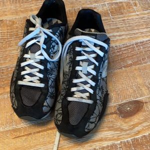 New Balance 442 sneakers